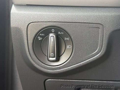 Used 2021 Volkswagen Atlas SE image 34