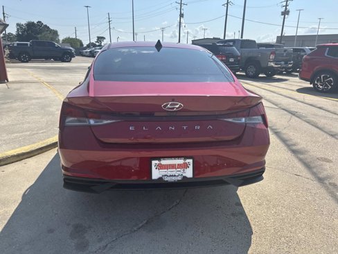 Used 2023 Hyundai Elantra SEL w/ Convenience Package image 6