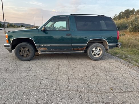 Used 1998 Chevrolet Tahoe 4WD 2-Door w/ Preferred Equipment Group 2 image 1