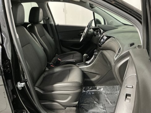 Used 2022 Chevrolet Trax LT w/ Midnight Edition image 34