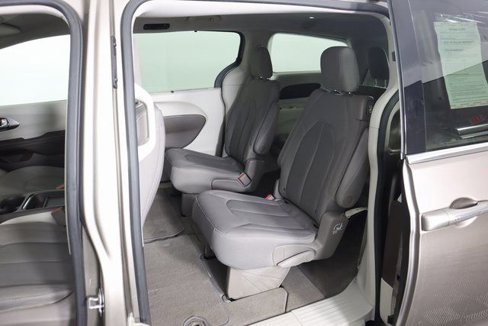 Used 2018 Chrysler Pacifica Touring Plus image 26
