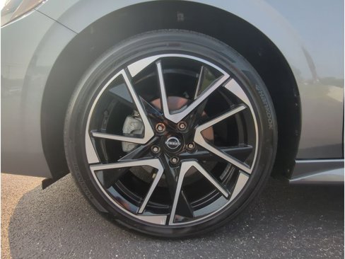 Used 2024 Nissan Sentra SR w/ SR Premium Package image 10