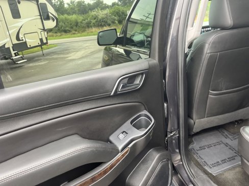 Used 2018 Chevrolet Suburban LT image 9