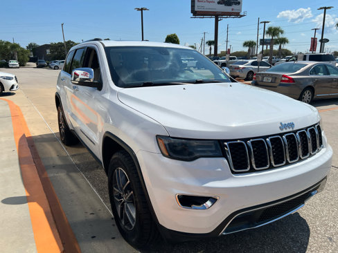Used 2017 Jeep Grand Cherokee Limited w/ Luxury Group II image 4