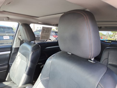Used 2015 Toyota Highlander XLE image 19