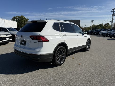 Certified 2022 Volkswagen Tiguan SE image 3