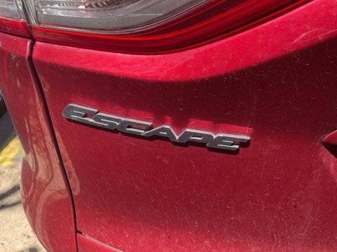 Used 2015 Ford Escape SE w/ Equipment Group 201A image 9
