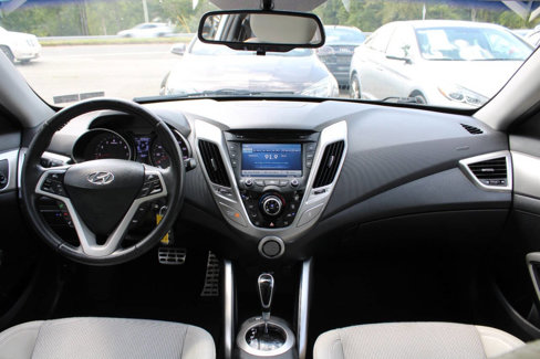 Used 2013 Hyundai Veloster w/ Style Pkg image 31