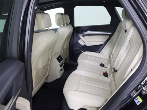 Certified 2025 Audi Q5 2.0T Premium w/ Convenience Plus Package image 15