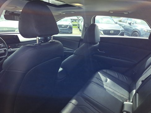 Used 2022 Hyundai Elantra Limited image 5