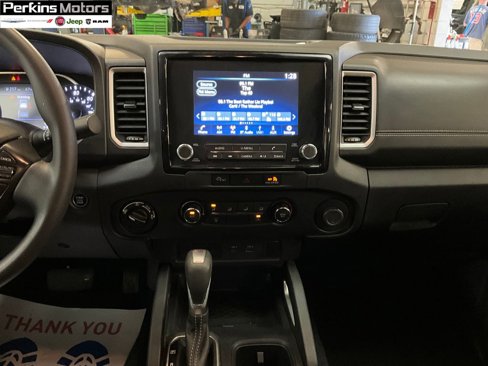 Used 2023 Nissan Frontier SV image 8