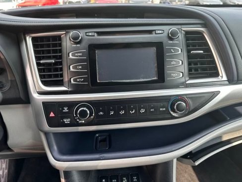 Used 2015 Toyota Highlander LE image 20