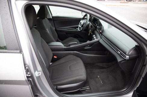 Used 2025 Hyundai Elantra SE image 22