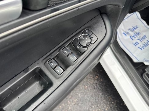 Used 2022 Ford Edge SEL image 11