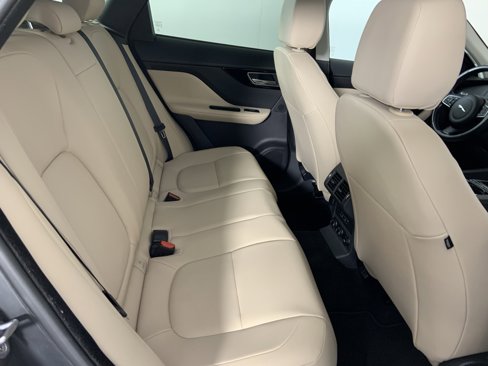 Used 2017 Jaguar F-PACE Premium image 18