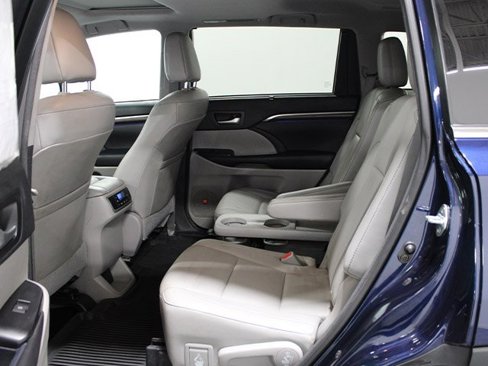 Used 2016 Toyota Highlander Limited image 17
