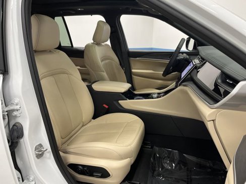 Used 2022 Jeep Grand Cherokee Limited 4xe w/ Luxury Tech Group II image 35