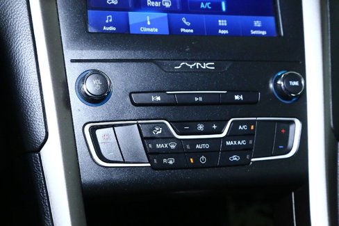 Used 2020 Ford Fusion SE image 26