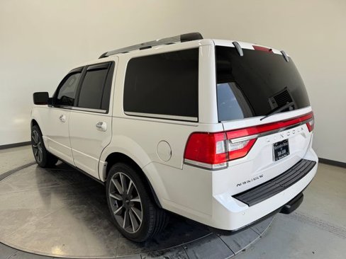 Used 2016 Lincoln Navigator Reserve image 9