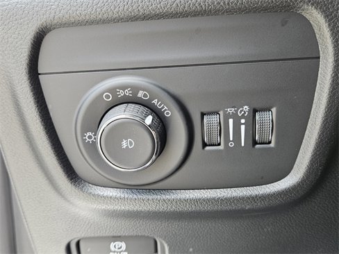 Used 2023 Jeep Grand Cherokee Overland image 32