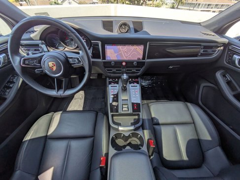 Certified 2024 Porsche Macan image 23