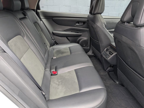 Used 2023 Nissan Ariya AWD image 9