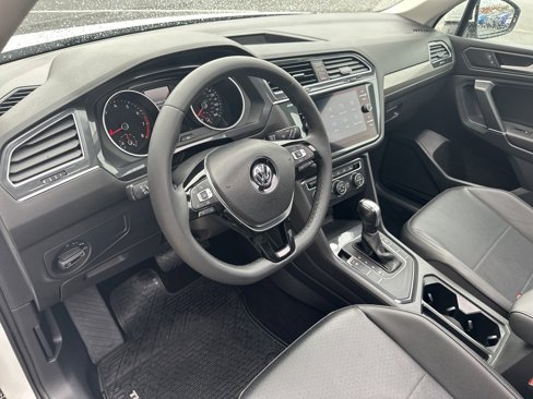 Used 2020 Volkswagen Tiguan SE w/ Panoramic Sunroof Package image 20