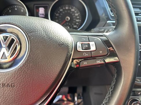 Used 2018 Volkswagen Tiguan SE w/ Panoramic Sunroof Package image 16
