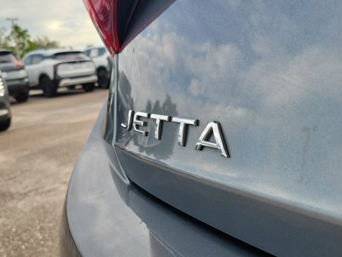 Used 2024 Volkswagen Jetta SE image 8