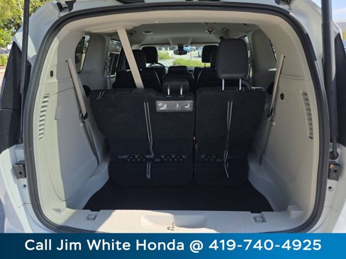 Used 2017 Chrysler Pacifica Touring-L w/ Tire & Wheel Group image 18