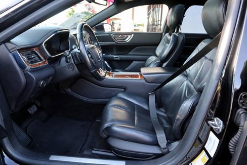 Used 2017 Lincoln Continental Select image 30