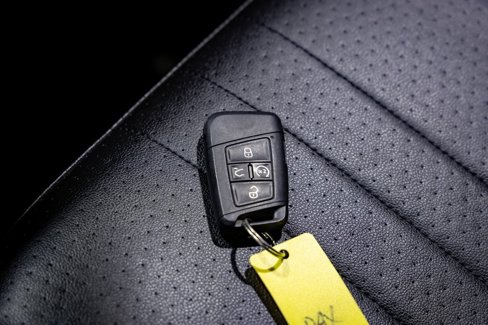 Used 2022 Volkswagen Tiguan SE R-Line image 12