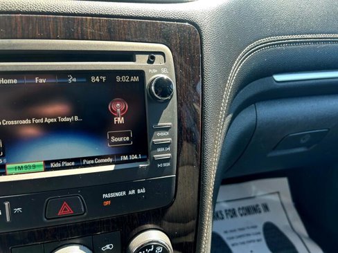 Used 2016 Chevrolet Traverse LT w/ Style and Technology Package image 16