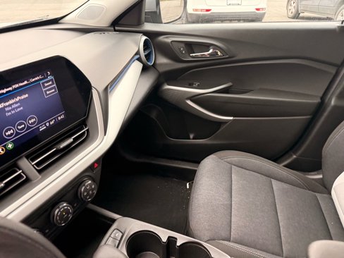Used 2024 Chevrolet Trax LS w/ LS Convenience Package image 12