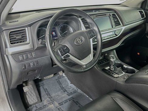 Used 2018 Toyota Highlander Limited image 9