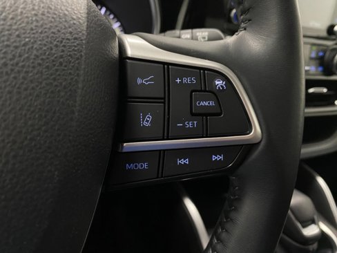 Used 2022 Toyota Highlander XLE image 18