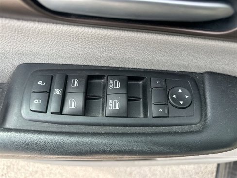 Used 2017 Chrysler Pacifica LX image 36