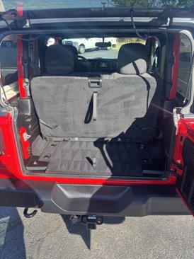 Used 2019 Jeep Wrangler Sport image 17