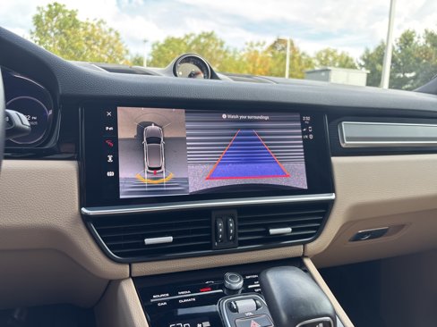 Certified 2022 Porsche Cayenne Platinum Edition image 19