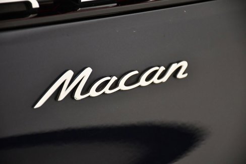 Certified 2021 Porsche Macan image 11