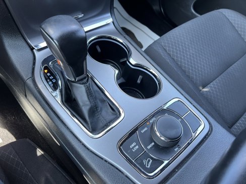 Used 2020 Jeep Grand Cherokee Laredo image 40