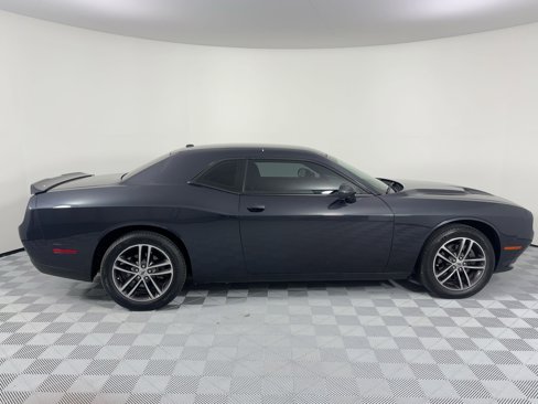 Used 2019 Dodge Challenger SXT image 8
