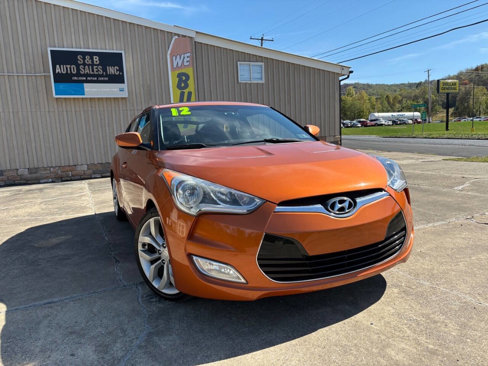 Used 2012 Hyundai Veloster w/ Style Pkg image 2