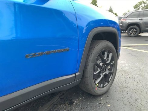 Used 2025 Jeep Compass Latitude w/ Altitude Special Edition image 9