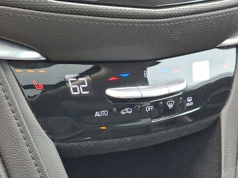 Used 2018 Cadillac XT5 Luxury w/ Driver Awareness Package image 18