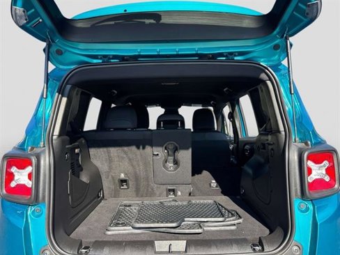Used 2022 Jeep Renegade Altitude w/ Convenience Group image 14