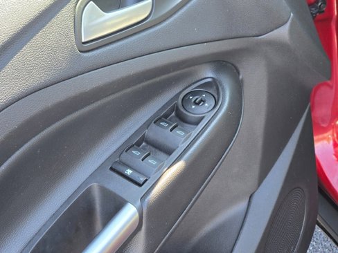 Used 2018 Ford Escape SE image 19