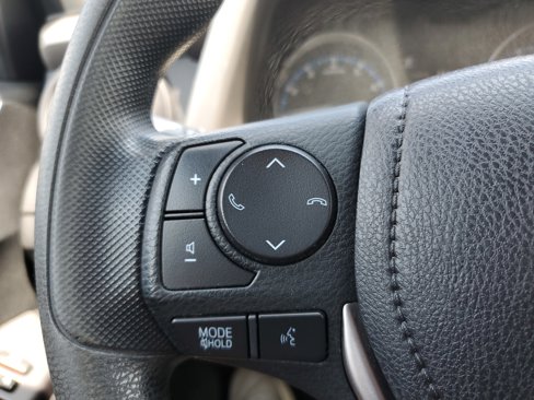 Used 2018 Toyota RAV4 LE image 17