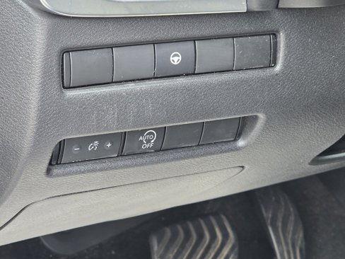 Used 2023 Nissan Rogue SV image 8