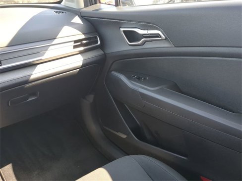 Used 2024 Kia Sportage LX image 18